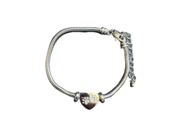 Pulsera con dije de corazón y huella — Amor que no se borra