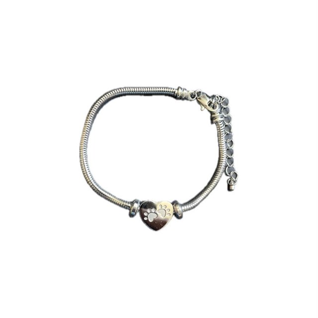 Pulsera con dije de corazón y huella — Amor que no se borra